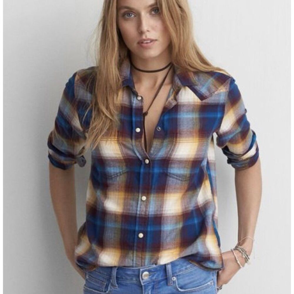 American Eagle boyfriend fit pearl snap button up top